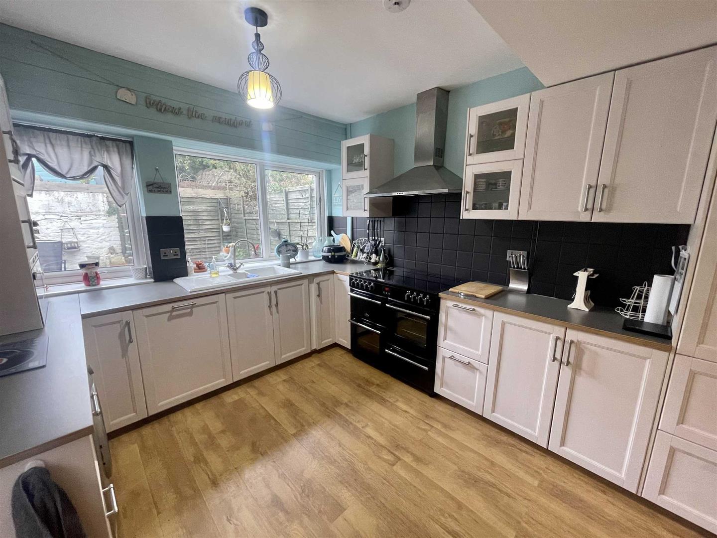 Kingsland Crescent, Barry Knights Estate Agents